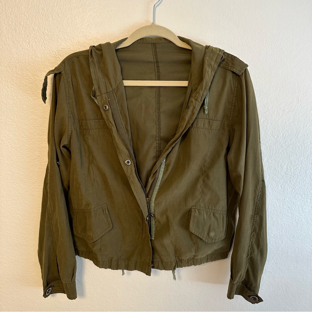 BRANDY MELVILLE CROPPED UTILITY JACKET GREEN “THE HAILEY”